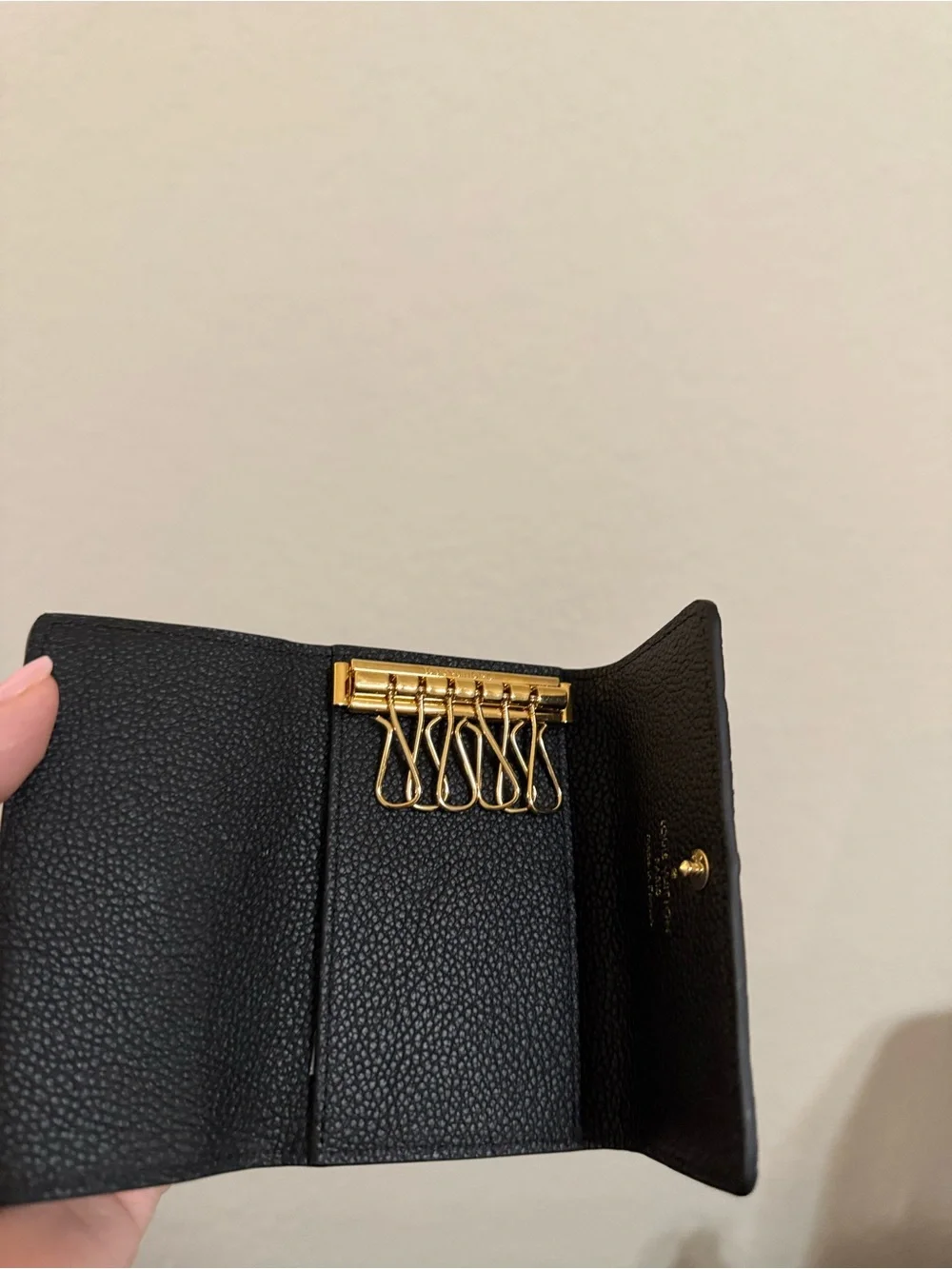 Louis VUITTON M64421 6 Key Holder pouch black monogram